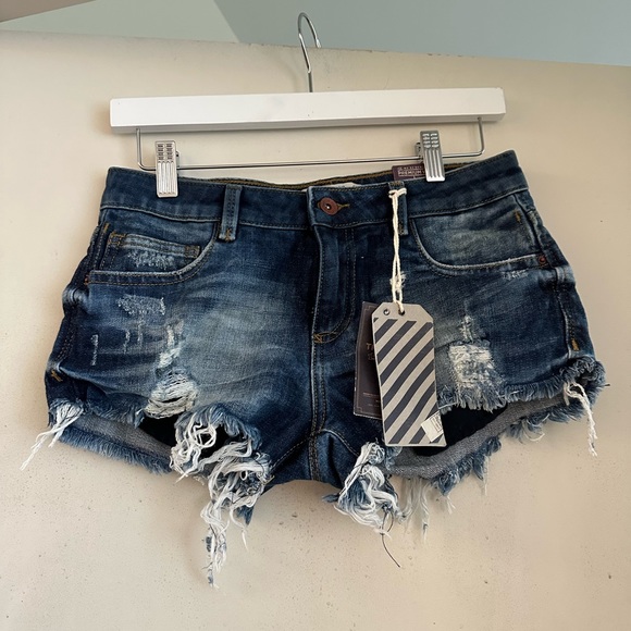 Zara Trafaluc Premium Wash Denim Mini Shorts NWT - Picture 1 of 4